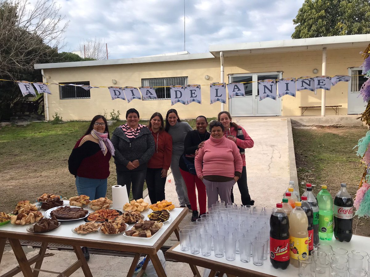 CEdProvidencia's tweet photo. Ahora: festejamos el Día de la Niñez con los chiquilines del liceo. Una mañana de encuentro, compartida, actividades recreativas y un riquísimo desayuno organizado por la Comisión Desayuno, compuesta por referentes familiares del liceo 🤗🤗. https://t.co/QWVquq6riP