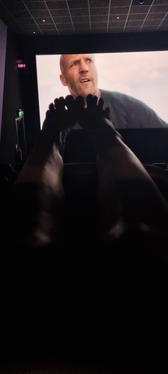 BeachWebbies's tweet photo. I guess he isn't into feet 🤣😝
#jasonstathan #footfetish #feetfinder #toes #webbedtoes https://t.co/X5fQqygIpn