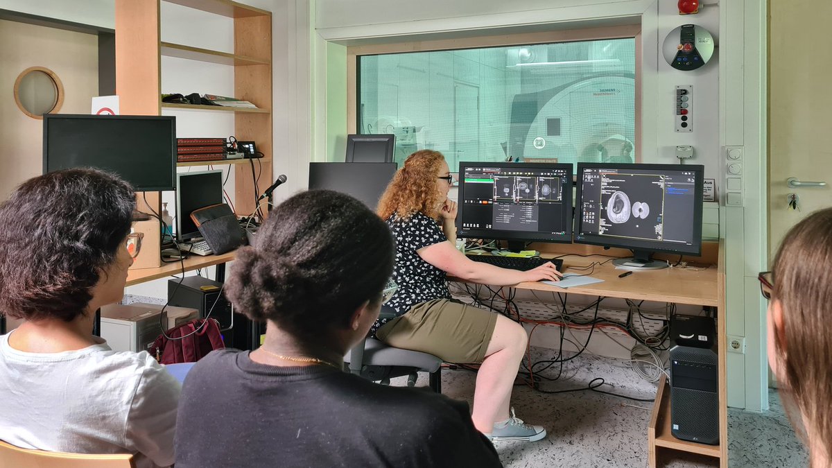 FraunhoferMEVIS's tweet photo. Bei der #InformaticaFeminale der @UniBremen geben wir dieses Jahr einen Einblick in die #DigitaleMedizin: #Bildverarbeitung #MachineLearning und #Modellierung. https://t.co/WhSxxaHCtK https://t.co/pj4VmsLjud