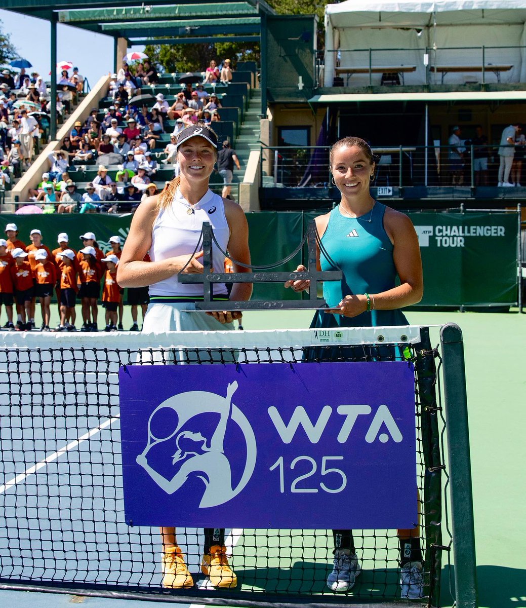 Not_Esportivas's tweet photo. WTA125!
Parabéns as duplistas campeães, a britanica @jodieburrage (🇬🇧) e a australiana Olivia Gadecki (🇦🇺) que conquistaram o @WTA 125 de @ggotennis nos Estados Unidos.
#WTA #WTA125 #tennis #USTA #Stanford #TaubeTennisStadium #GoldenGateOpen #JodieBurrage #OliviaGadecki https://t.co/RdKhL4a2aj