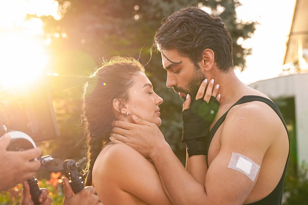 Şükrü Özyıldız &amp; Burcu Özberk 

#RuhunDuymaz kamera arkasından #EcNur kareleri 💥