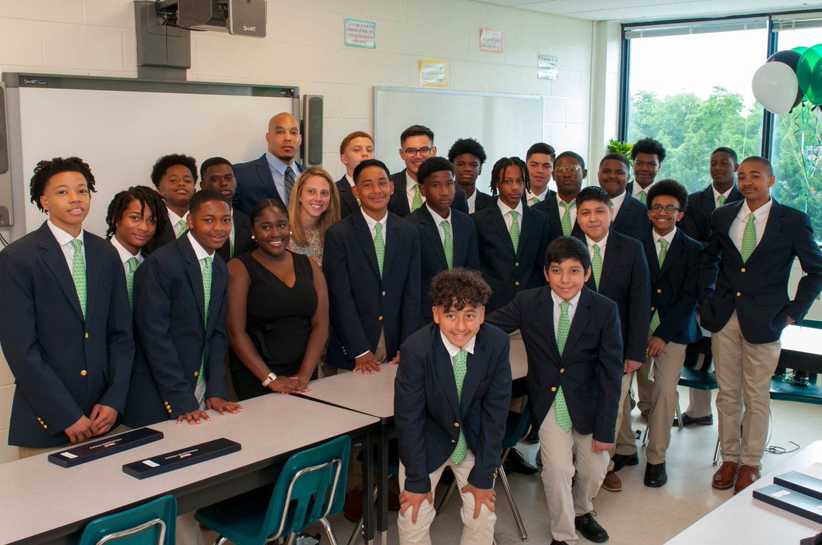 WashJesAcademy's tweet image. Wishing the best to the #Classof2019 as they begin classes at a variety of colleges and universities, start trade school, and enter the workforce. We are thinking about them deeply as they navigate these transitions and continue to make their mark on the world!