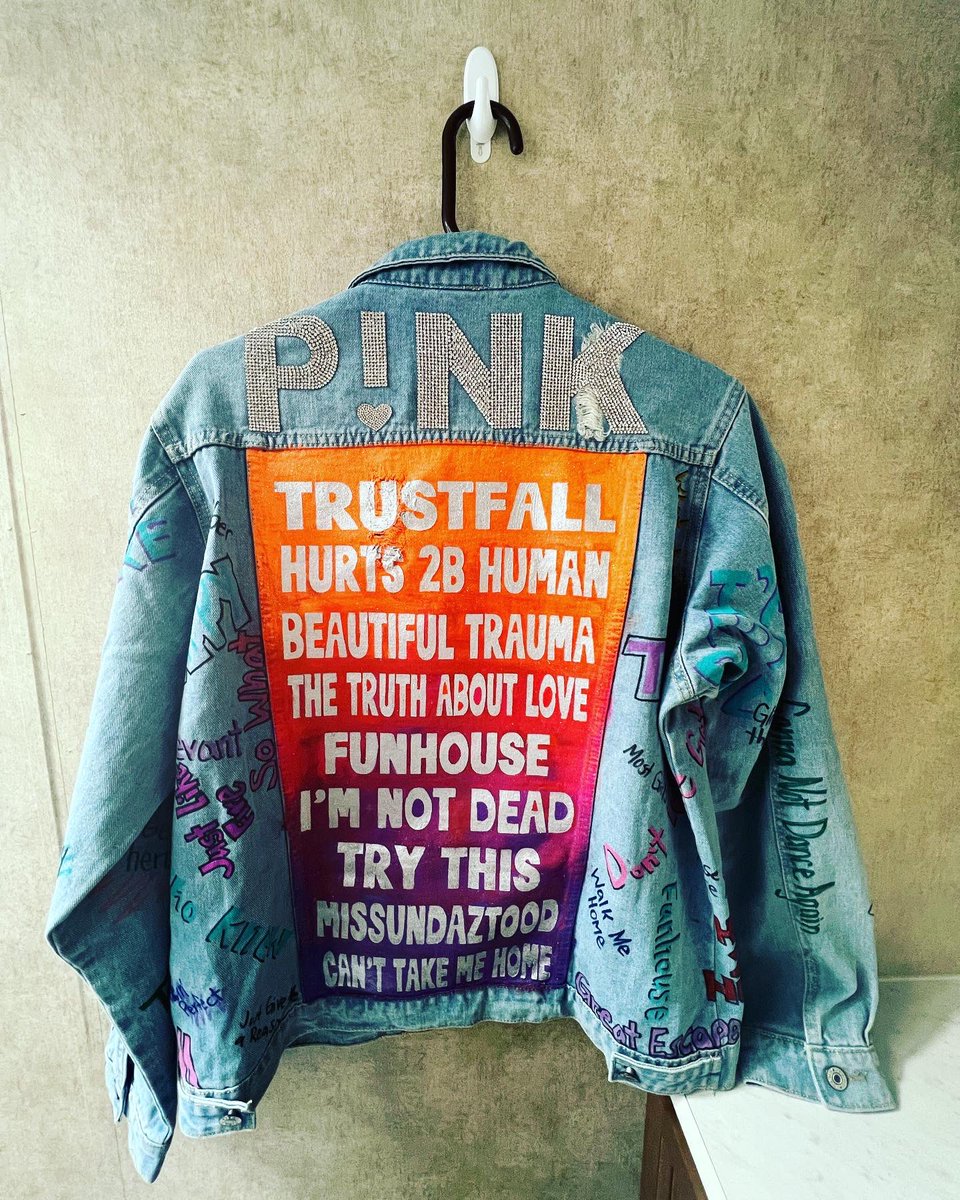 amethystdreams8's tweet photo. Made my jacket for the @Pink concert tonight! https://t.co/1zm3jX8fwv
