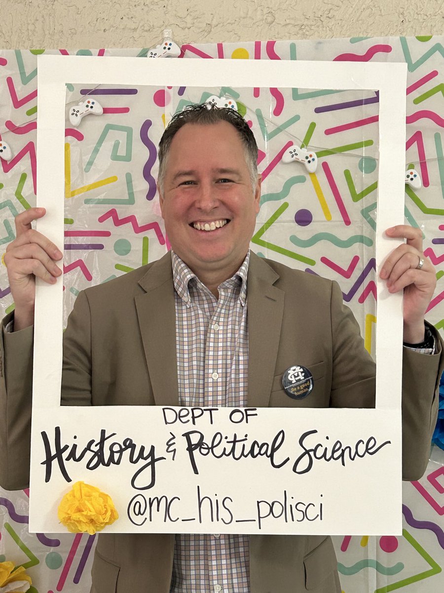 MissyJanczewski's tweet photo. #MCfirstday @MCHistory_Dept Back at it again with my second floor buddy @ChristianPinnen! https://t.co/1MjRUxF8TM