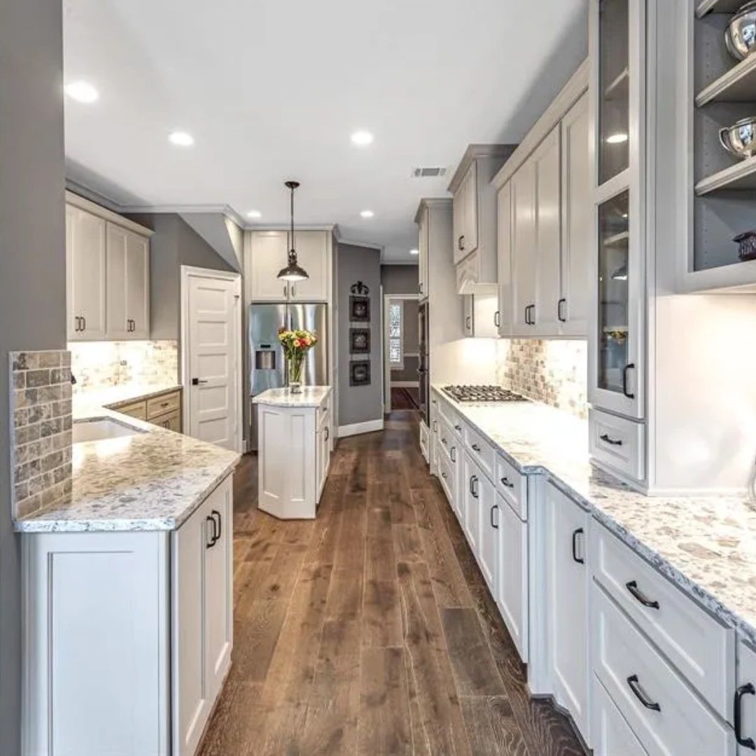 Fall in love with the heart of your home! Our kitchen remodels bring together style and functionality, creating spaces where memories are savored and shared. #HarrisonCAndR #CityOfKaty #HoustonConnect