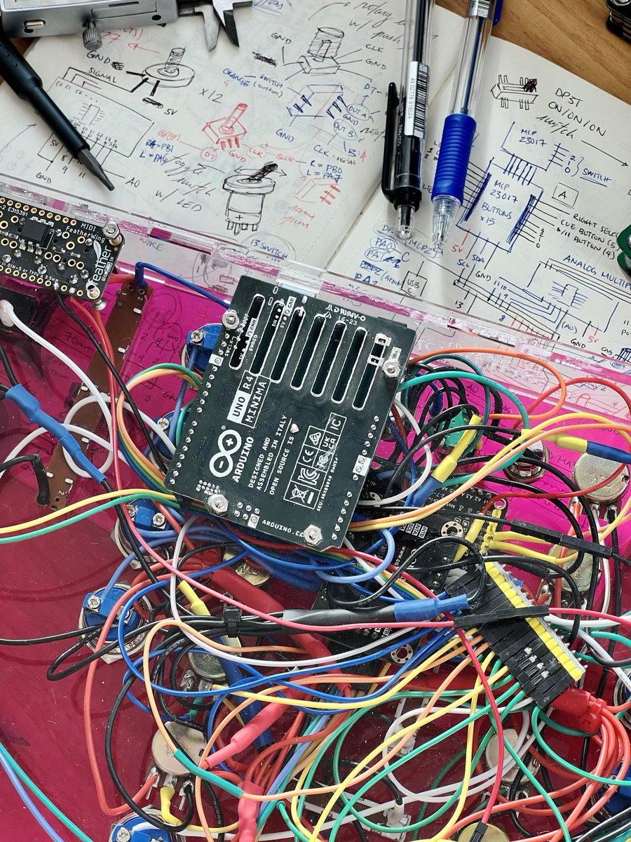 tigrisli's tweet image. designed &amp;amp; built my own DJ Controller 🎛️💗 with a custom harness made by @isabellasmithxy