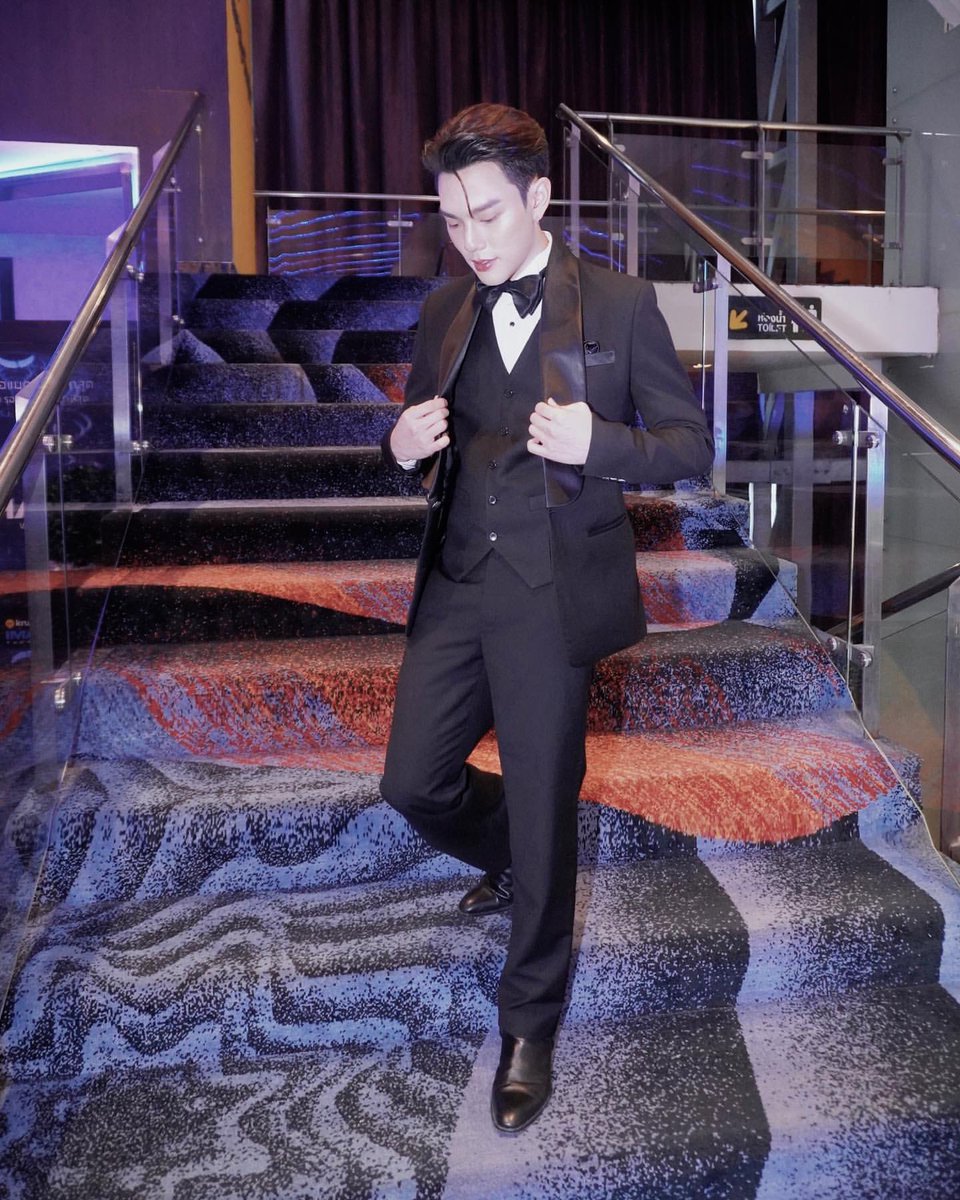 IG : ccopter 

สูทหล่อจริงๆครับ 
#CTRPANUWAT   🙏🏻🙏🏻🙏🏻