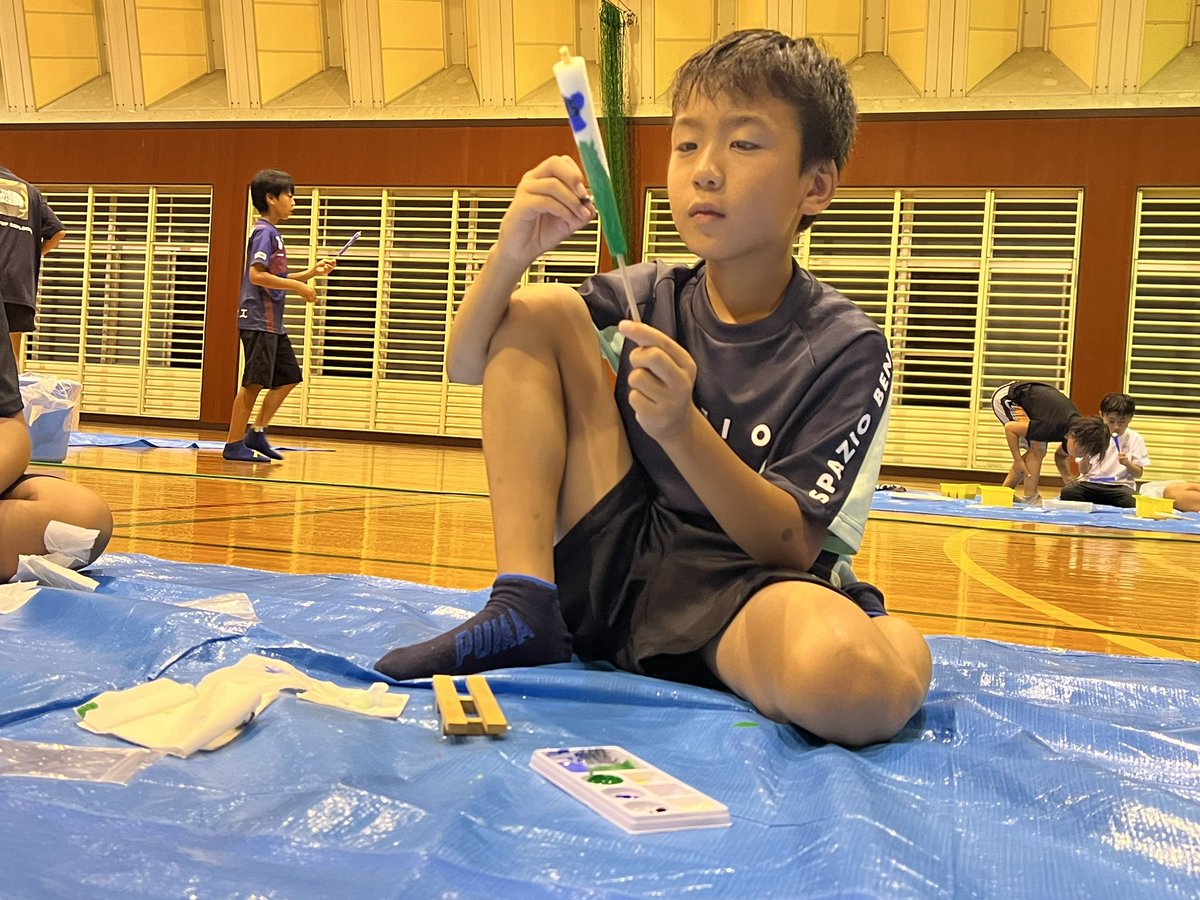 katallerschool's tweet photo. 《株式会社 #TOYAMATO presents》
#カターレ富山 サマーキャンプ2023
【1日目】
BBQの後に伝統体験の絵ロウソク作りをしました。
チームごとにテーマに沿った絵にロウソクに描き、自分だけのロウソクを作りました!🕯
初めての企画でしたが、みんなのめり込んで楽しそうにしていました。
#松住商店 https://t.co/4Rd39IkTU2
