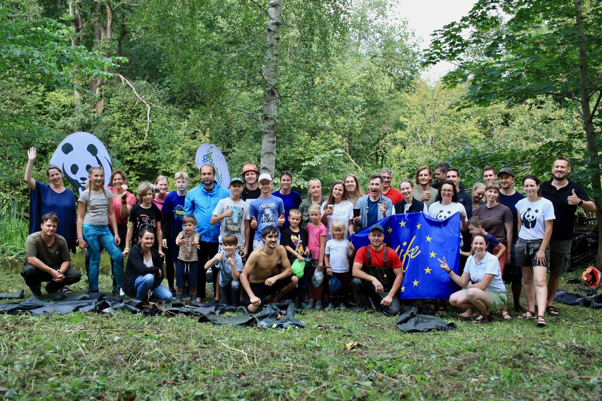 DabasFonds's tweet photo. Ar vietējo Zvejniekciema iedzīvotāju līdzdalību @LIFEGoodWaterIP projekta ietvaros atjaunots straujteces posms Aģes upē. 👏
Plašāk ➡️https://t.co/05UX6L7Cpq
#LIFEGoodWaterIP #talka https://t.co/BzG6hbzj7K