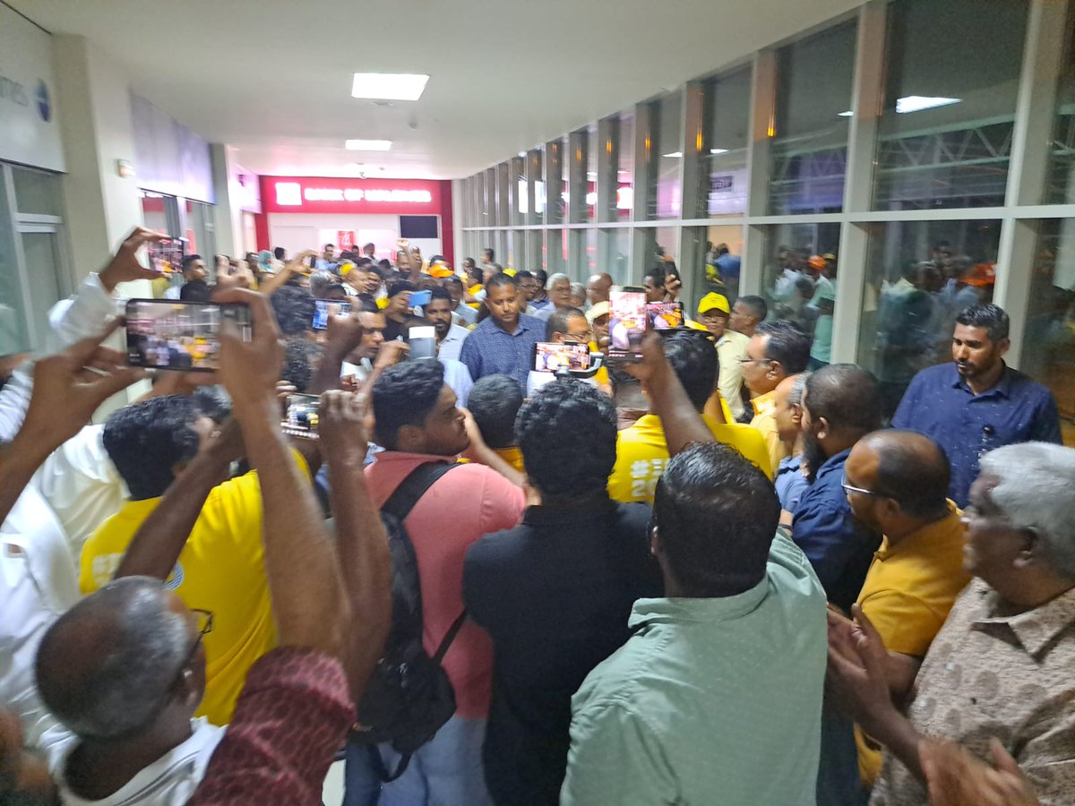 HassanImsad's tweet photo. އައްޑޫ އަސްލަމް އައްޑޫ ސިޓީއަށް 💛

ވާދަވެރިން ސިއްސައިގެން ދާވަރު ބޮޑު ތަރުހީބެއް އައްޑޫ ސިޓީއިން ރަނިންގް މޭޓް @aslamdp އަށް. މިކަން ނިމިއްޖެ.

#IbuAslam2023 #UfaaveriAmaanRaajje https://t.co/Kpr1lek3JD