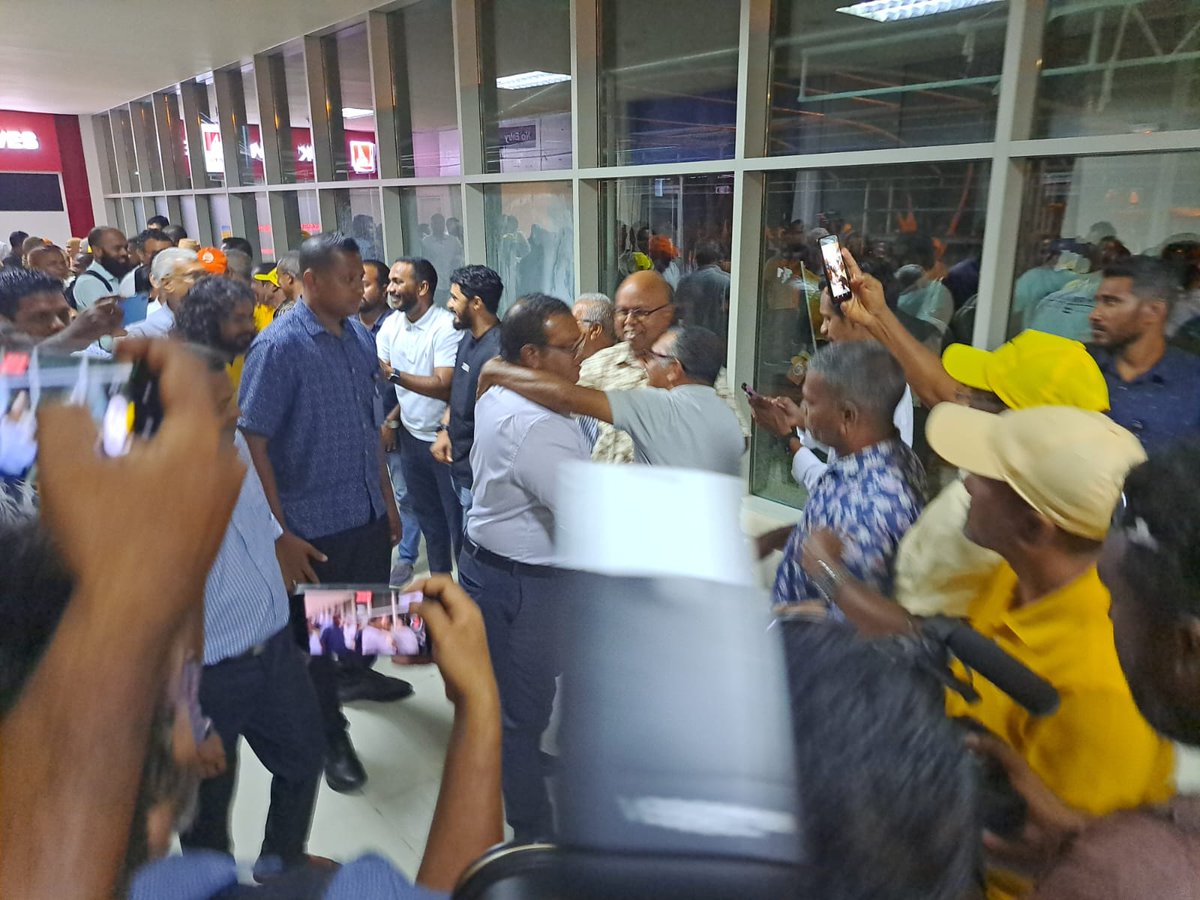 HassanImsad's tweet photo. އައްޑޫ އަސްލަމް އައްޑޫ ސިޓީއަށް 💛

ވާދަވެރިން ސިއްސައިގެން ދާވަރު ބޮޑު ތަރުހީބެއް އައްޑޫ ސިޓީއިން ރަނިންގް މޭޓް @aslamdp އަށް. މިކަން ނިމިއްޖެ.

#IbuAslam2023 #UfaaveriAmaanRaajje https://t.co/Kpr1lek3JD