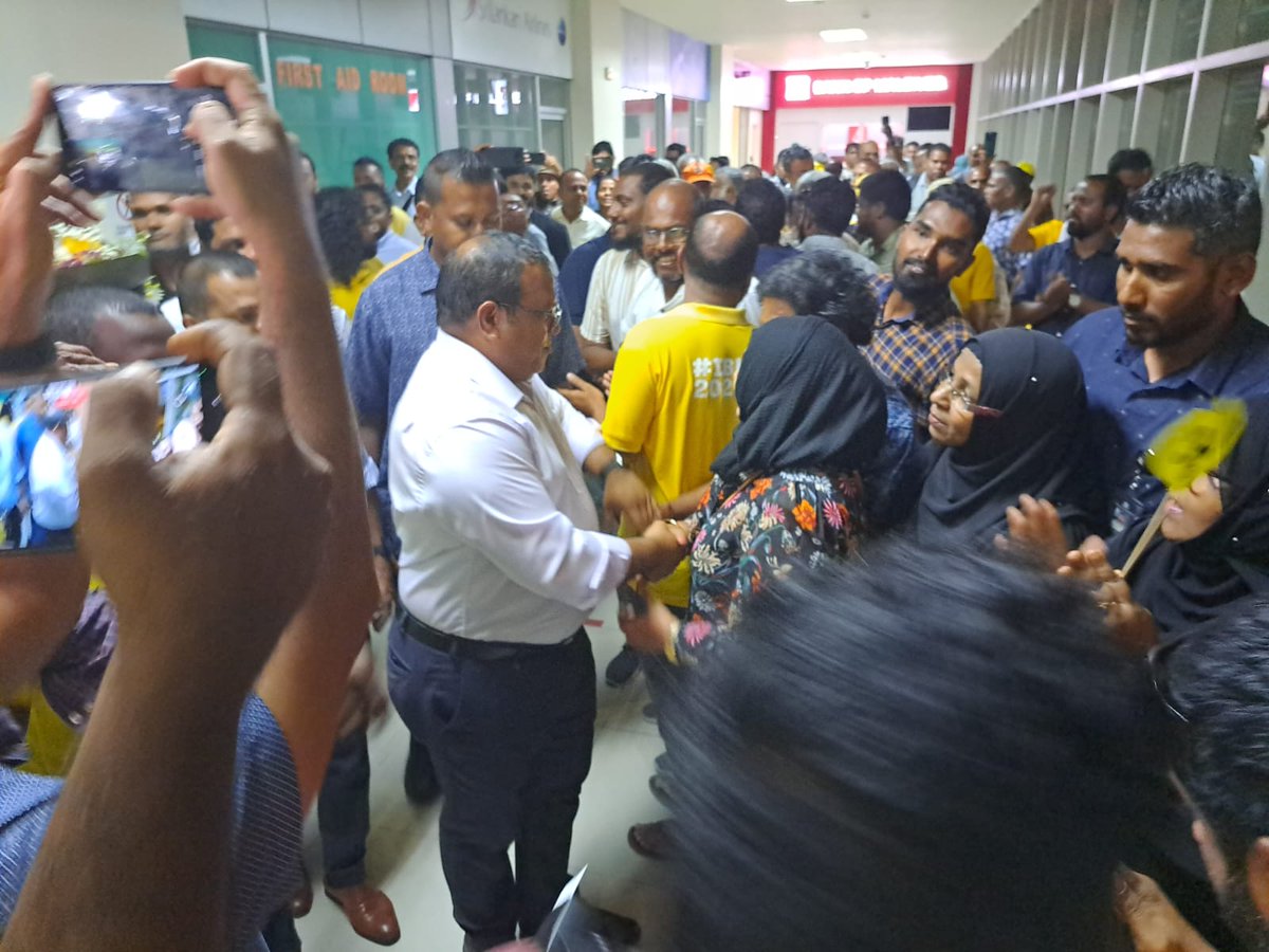 HassanImsad's tweet photo. އައްޑޫ އަސްލަމް އައްޑޫ ސިޓީއަށް 💛

ވާދަވެރިން ސިއްސައިގެން ދާވަރު ބޮޑު ތަރުހީބެއް އައްޑޫ ސިޓީއިން ރަނިންގް މޭޓް @aslamdp އަށް. މިކަން ނިމިއްޖެ.

#IbuAslam2023 #UfaaveriAmaanRaajje https://t.co/Kpr1lek3JD