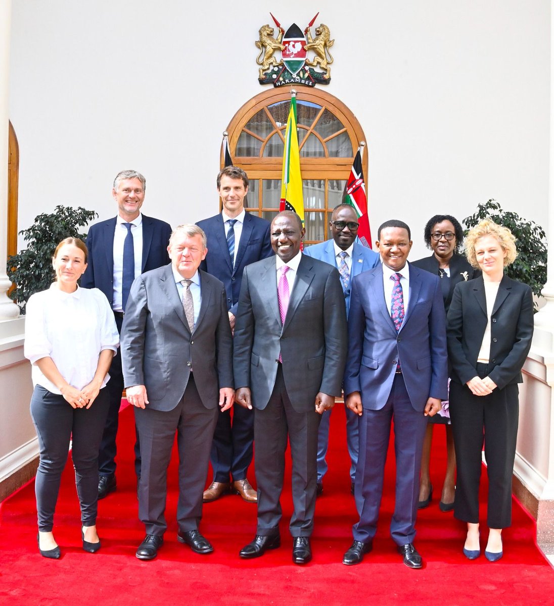 ForeignOfficeKE's tweet photo. Today @StateHouseKenya during a meeting between H.E President @DrWilliamsRuto &amp; Denmark Foreign Affairs Minister Hon. @larsloekke.
Discussions centered on issues of bilateral interests &amp; matters of regional significance on Peace &amp; Security, Trade, Investment &amp; Renewable energy. https://t.co/zvHX62cjQu