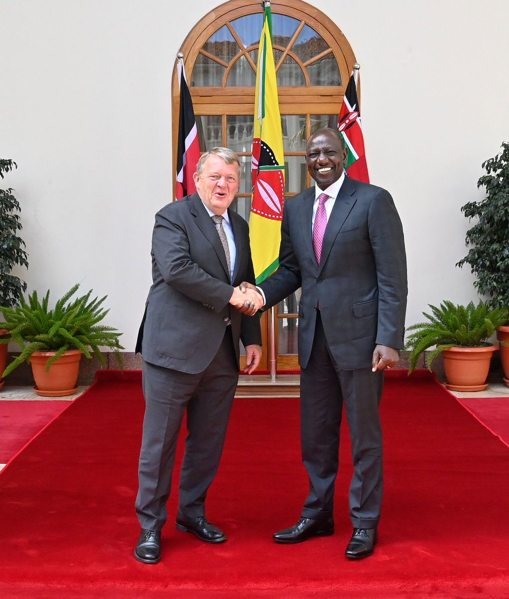 ForeignOfficeKE's tweet photo. Today @StateHouseKenya during a meeting between H.E President @DrWilliamsRuto &amp; Denmark Foreign Affairs Minister Hon. @larsloekke.
Discussions centered on issues of bilateral interests &amp; matters of regional significance on Peace &amp; Security, Trade, Investment &amp; Renewable energy. https://t.co/zvHX62cjQu