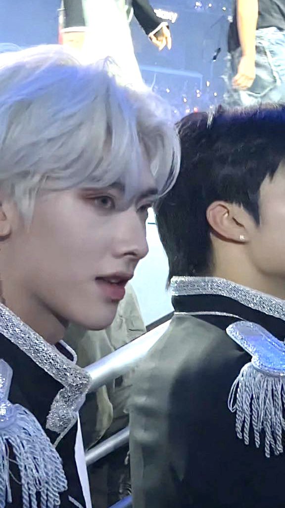 너 탈색 후 이주일에도 ㄹㅇ 잘생김