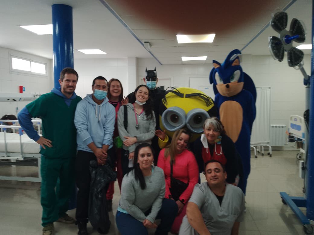crisdecima's tweet image. Gracias por recibirnos en el día de ayer en este mes de la infancia en el hospital de mar de ajo. Fuimos con unos amigos sónic minions y Batman junto a David Dominelli a dejar juguetes  pero a recibir el abrazo y las sonrisas de esos niños q estaban internados.