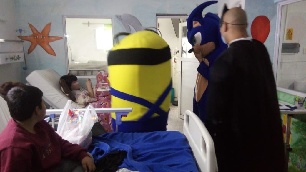 crisdecima's tweet image. Gracias por recibirnos en el día de ayer en este mes de la infancia en el hospital de mar de ajo. Fuimos con unos amigos sónic minions y Batman junto a David Dominelli a dejar juguetes  pero a recibir el abrazo y las sonrisas de esos niños q estaban internados.