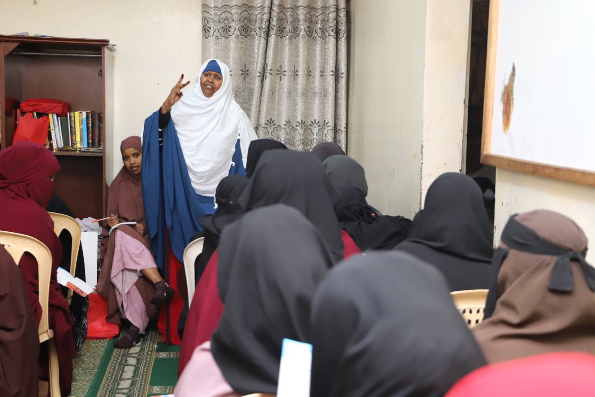 MenEndFGM's tweet photo. FGM and child marriage violate the sexual and reproductive health and rights of women and girls. #MumDontCutMe educates women/girls about their rights, empowering them to speak up and make decisions about their bodies and reproductive health without coercion or fear. @Zinduka_eV https://t.co/JUSObieETQ