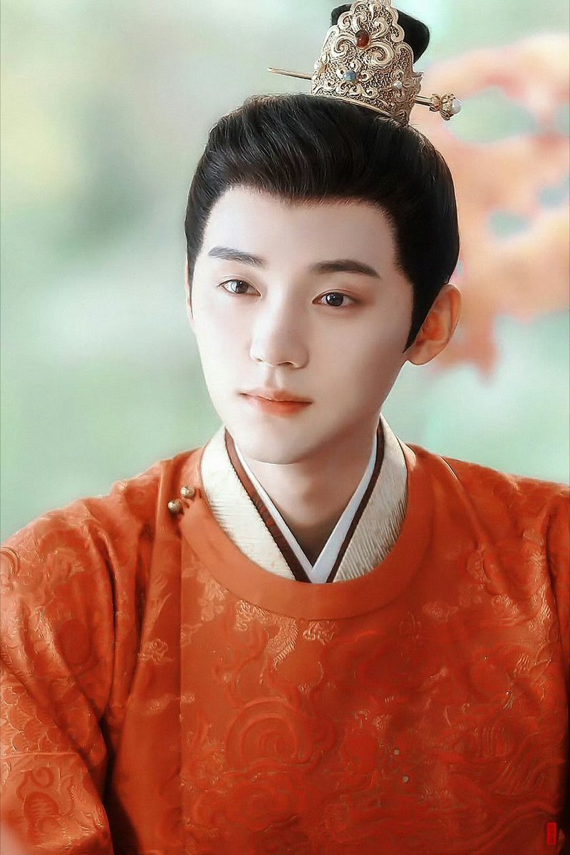 hotpotisgood's tweet photo. The fact that he’s also looks really good in hanfu🤭💗
#zhouyiran #wheniflytowardsyou #周翊然 #cina #chineseboy #chinese #中国人 #중국 #cdrama #youaredesire #cactor #白日梦我 #thelegendofzhuohua #灼灼风流 #中國 https://t.co/849ktJQCQO
