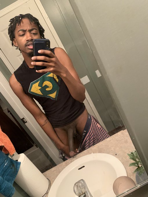 Just woke up finna smoke 🪐🍃 https://t.co/xgYt8mCUks