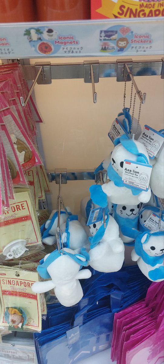 looks like the merlion keychains are selling out now 🤭 the power of taeyeon 😂🔥

picture from TOOL telegram group chat, ctto!