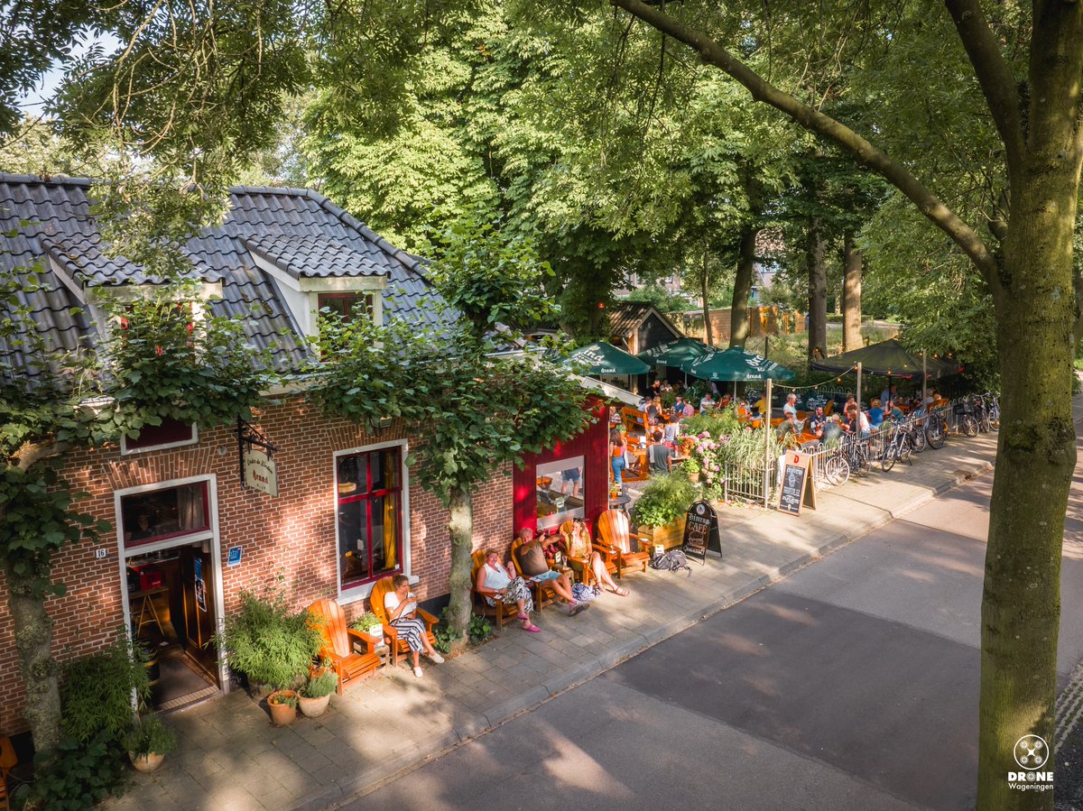 dronewageningen's tweet photo. During the VrijMiBo (friday
afternoon drinks) I made some pictures for @cafeonderdelinden📸 It's one of the oldest cafés of the Netherlands with a beautiful garden and distillery🍻 Have you been there already?🌳
#cafeonderdelinden #lindentree #beergarden #wageningen https://t.co/UMKlDEldXf