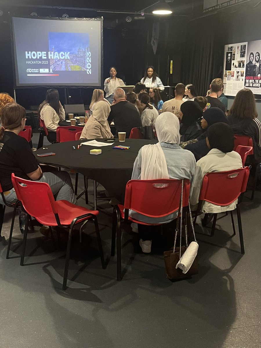 HopeCollective2's tweet photo. Great hearing from Lord Mayor Belfast @CllrRyanMurphy to start todays Hope Hack. A 28 year old Lord Mayor is music to our ears!! Now we have @Cassiemlogan explaining REIMAGINED and the importance of each and every youth voice on what a fairer society looks like #BelfastHopeHack https://t.co/BPsv3FOlUn