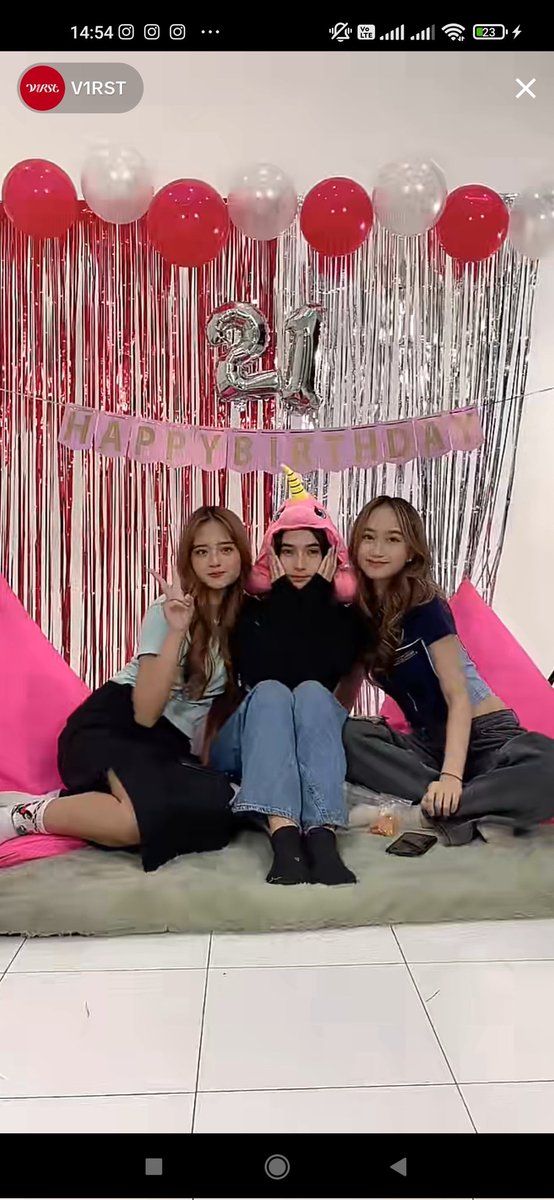 Tiara12358843's tweet photo. Happy Birthday @Fia_V1RST Semoga Panjang umur sehat selalu diberi kesehatan dan kelancaran semoga sukses selalu bersama V1RST
#HappyFiaDay #Fia21HappyBirthday #V1RST #LOV1RST https://t.co/LC6GsCLlUJ