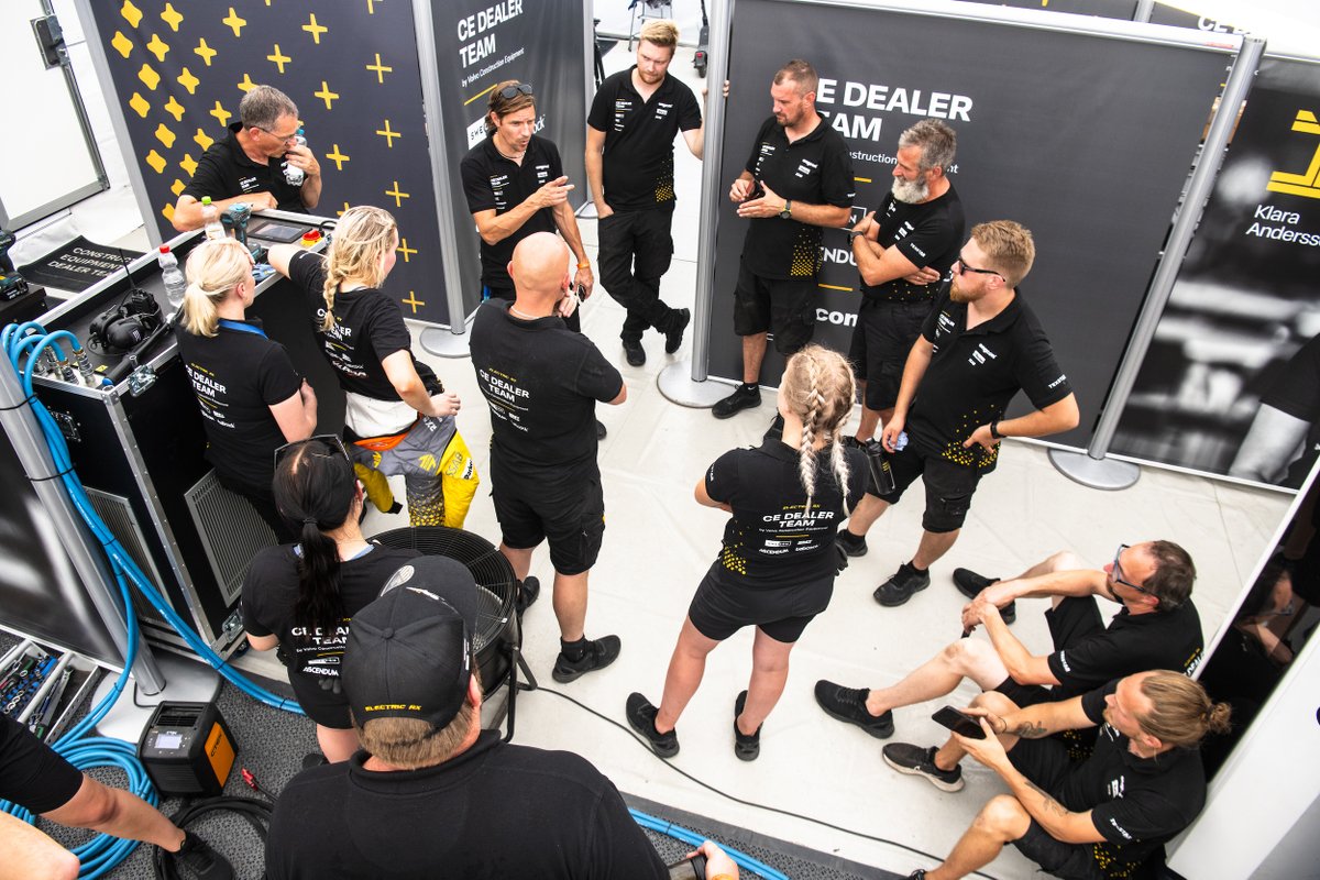 PwrGroup's tweet photo. #CEDealerTeam of the #PWRGroup adapted quickly ahead of its debut in the 100% electric ⚡️ #RX2e last weekend, with both Klara Andersson and Niclas Grönholm reaching the finals. Learn more 👉 https://t.co/gzY74jPZRX https://t.co/1thIhP8n53