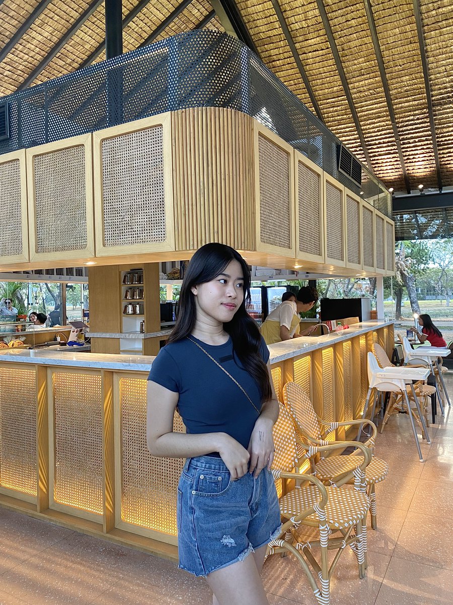 __youres's tweet photo. TEMPAT NONGKI BUAT MAKAN ICE CREAM DI SURABAYA✨👏🏻
agak telat sih baru cobain Vilo yang ada di Surabaya. kemarin2 cobainnya yang di Bali dan sekarang udah ada di Surabayaaa🥹🫶🏻 #cafereview https://t.co/clmoT6Jxrn