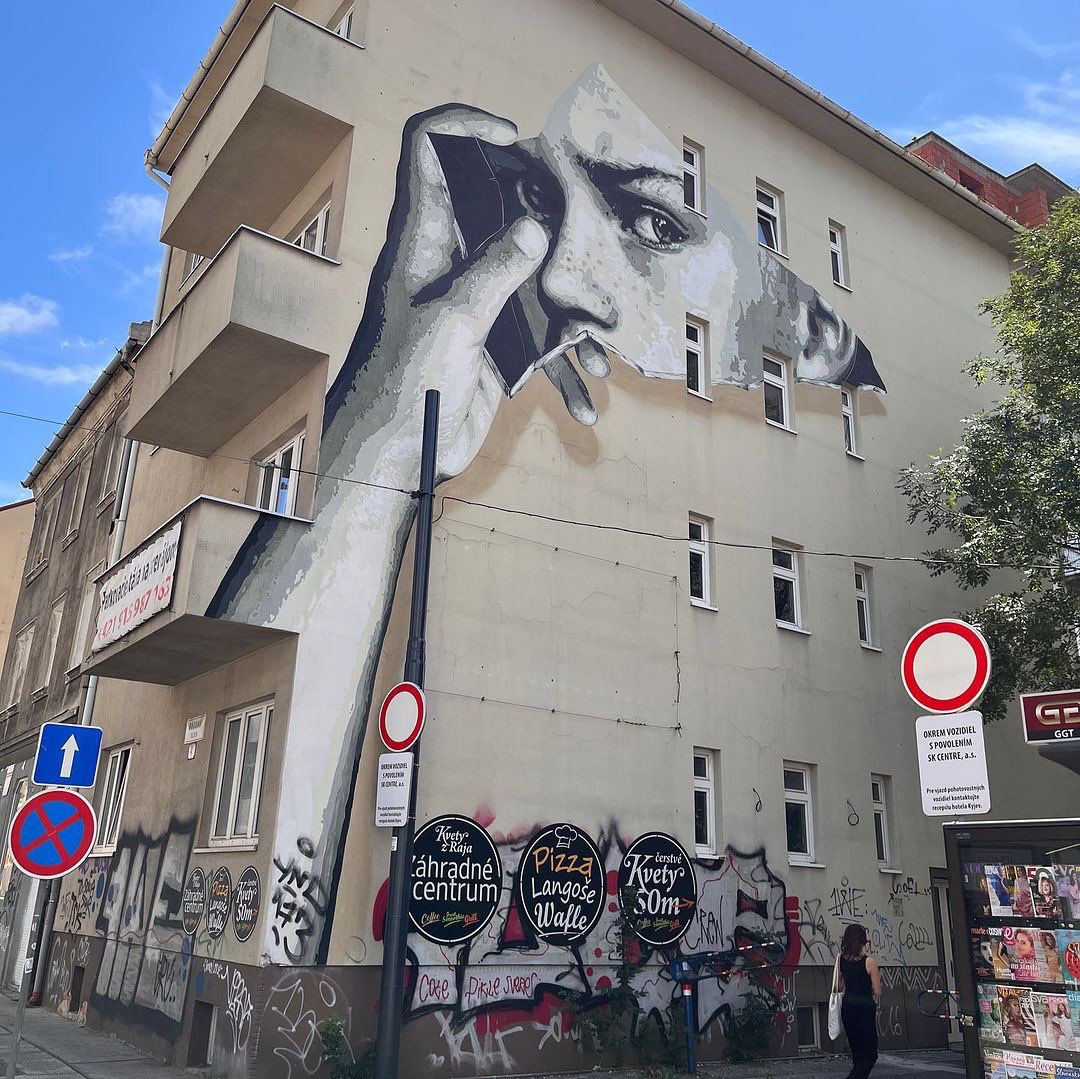 streetart_cz's tweet photo. #StreetArtPraha on tour 🌍
Bratislava 🇸🇰 1/2
1️⃣ @findac 📍Dunajská 1-3 2️⃣ Cart’1 📍Rajská 8 3️⃣ @_tankpetrol 📍Rajská 7
📸 27.07.2023.
#streetartbratislava #streetartslovakia #streetart #streetartpedia #bratislava #findac #urbanart #mural #cart1 #cart1one #cartone #tankpetrol https://t.co/Xi0PT1XVKq