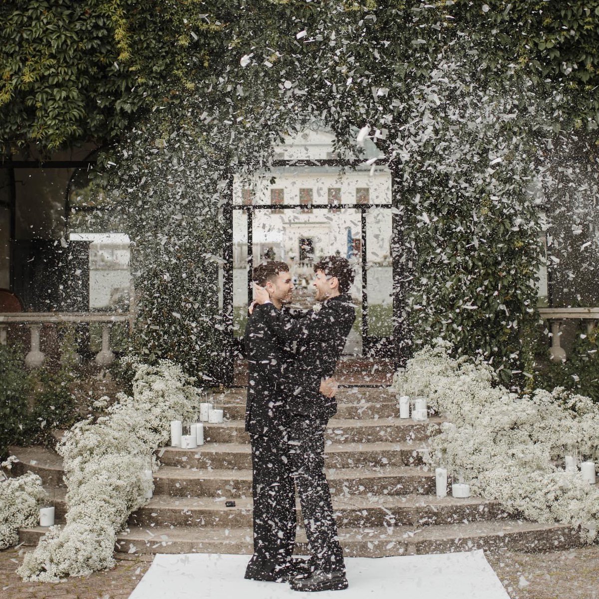 EurovisionNewZ's tweet photo. Duncan Laurence got married to his beloved boyfriend! 💐 https://t.co/0NphHB9hJG