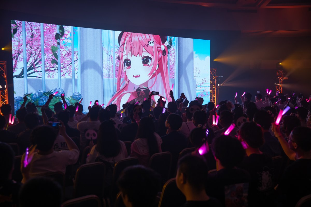⭐Virtual Fes 2023香港站活動現場回顧 - 港V場⭐

感謝本次活動的各位參加者，希望各位觀眾都能留下一次難忘的回憶！
我們已上傳了下午場的現場照片，歡迎各位查看留念📸 

【Virtual Fes × 香港VTuber 3D演唱會】活動相簿：
shorturl.at/fgkrx
*如被拍攝者希望刪除照片，請私訊工作人員處理。