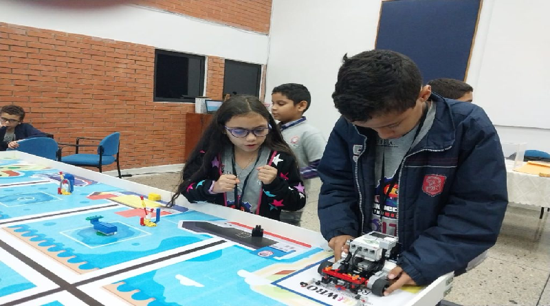 Realizarán primeras Olimpiadas de Robótica de la Región Central del país

#ConversaítoConMaduro

vtv.gob.ve/realizaran-pri…