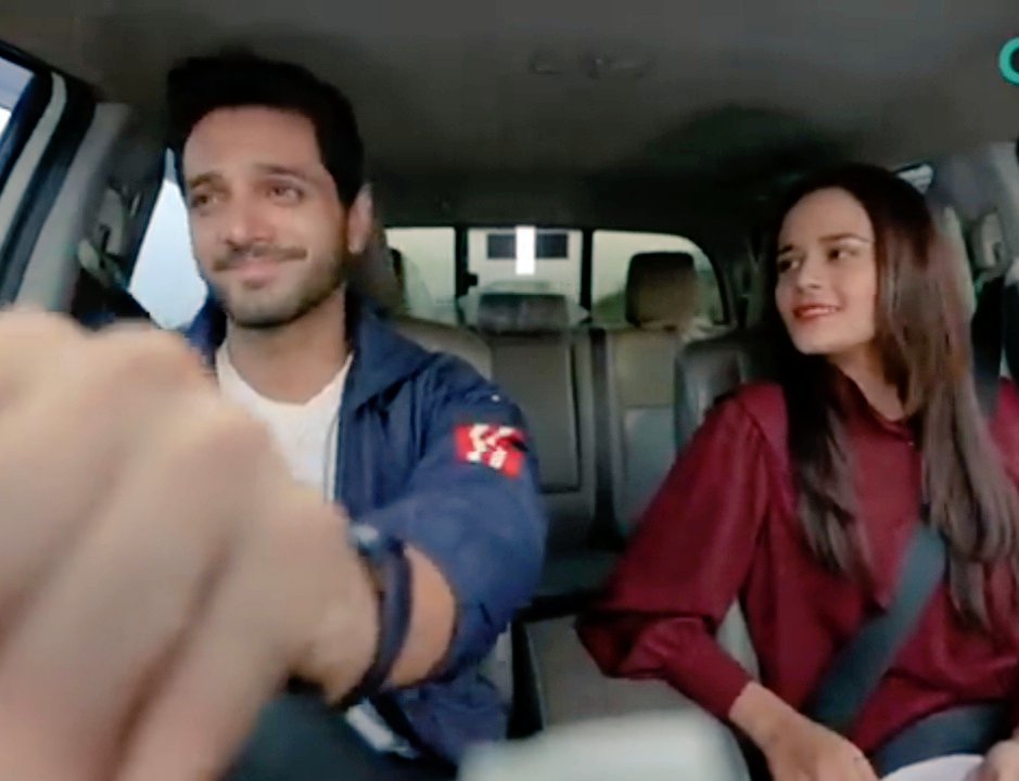 the_barbie_b's tweet photo. He Said, Hum Jeet ki Khushi mana rhe hain ya Tum mujhe Date pr leke jarhi ho... Hayyee Mere bachee ko Date pr Jana hai 😫❤️✨
#Junaid #Alizey #22Qadam https://t.co/6MnpTJQ34g