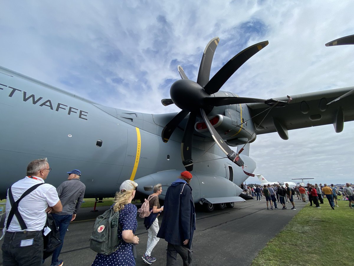 TieDyeIntel's tweet photo. Luftwaffe A400M lifting off from Roskilde airport, Denmark as GAF198 headed back home. This is the aircraft as I saw it at the airshow.
#3E9FD2 54+29 https://t.co/gAG68BZchA