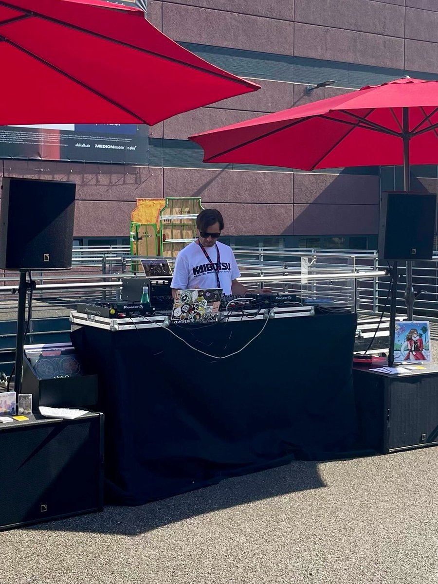 blackscreenrec's tweet image. Hey @devcom_global 👋 If you need a short break from all the fantastic panels and talks, come visit the Black Screen crew on the piazza today and tomorrow. Jasmin &amp;amp; Christian are going to play some indie jams and VGM hits for you 🎶☀️ #devcom #gamescom2023