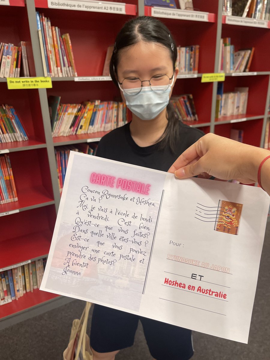 celine_chane's tweet photo. Quand la classe se transforme en cours privé pour cause de vacances d’été … on écrit une carte postale à nos petits camarades 🤭 
#learnfrench #flehk #afhk @afhongkong https://t.co/odhFs3O7xR
