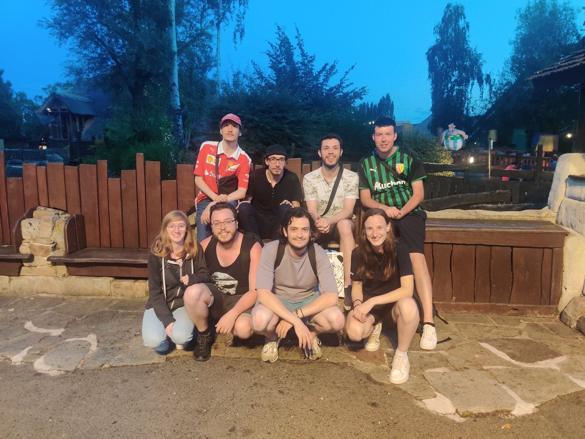 LaureLG97's tweet photo. Weekend de fou avec la Drift Riders au parc Astérix. Peut-être qu'on ne joue plus à Mario kart, mais on est resté ami. Vraiment les plus belles rencontres que j'ai faites sur ce jeu ❤️ https://t.co/xDlkDxYPVM
