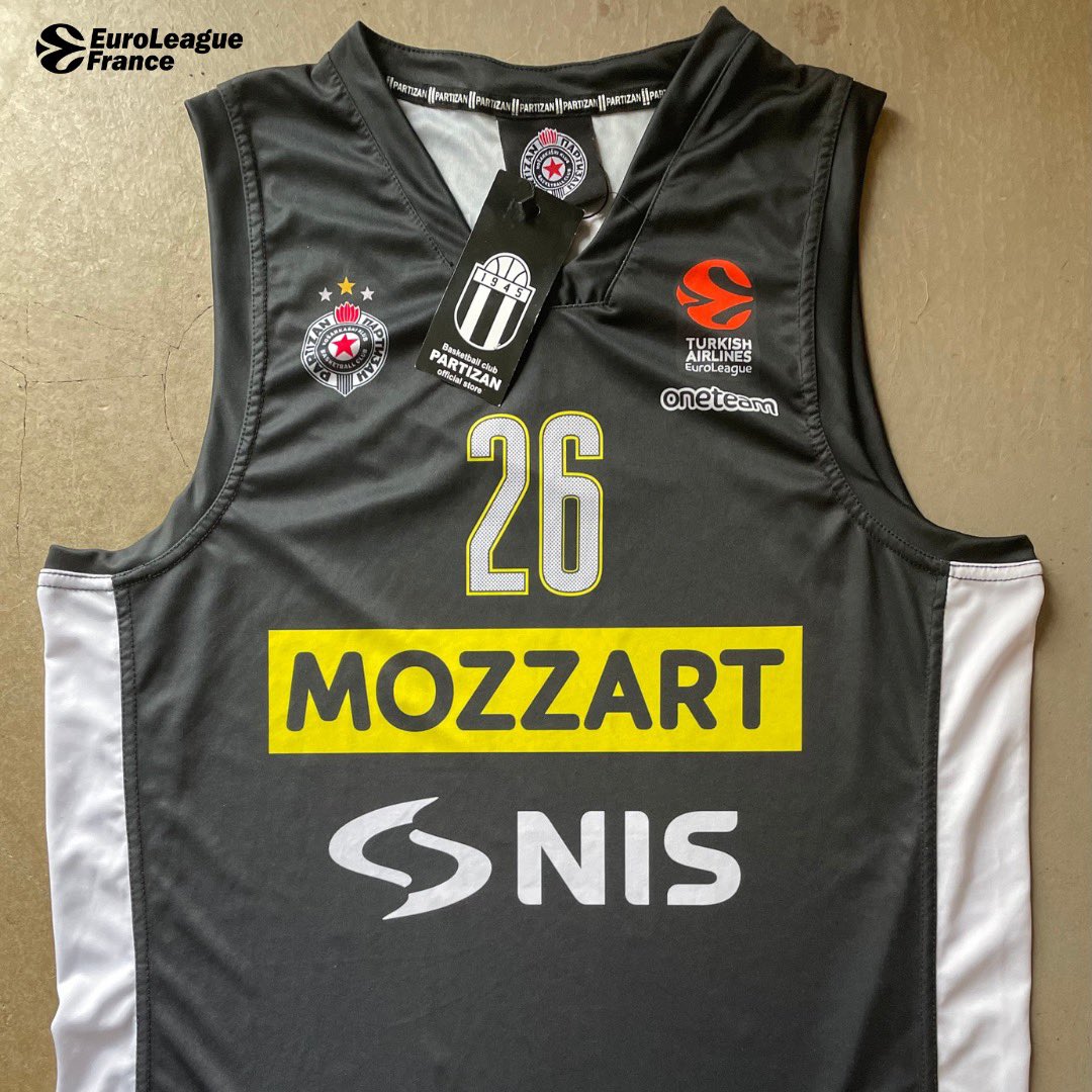 EuroLeagueFr's tweet photo. 🎁 Gagne le maillot dédicacé COLLECTOR de Mathias Lessort au @PartizanBC 🎁 

🎽Pour gagner ce superbe cadeau, rien de plus simple :

1️⃣ Follow @EuroLeagueFr 
2️⃣ Repost ce post
3️⃣ Identifie 2 amis en commentaire 

A vous de jouer pour remporter le maillot dédicacé du meilleur 🇫🇷 en EuroLeague la saison dernière !

✍🏻 par @ThiasLsf 

🎲 Tirage au sort mardi 29 août à 19h

#EuroLeague #JeuConcours