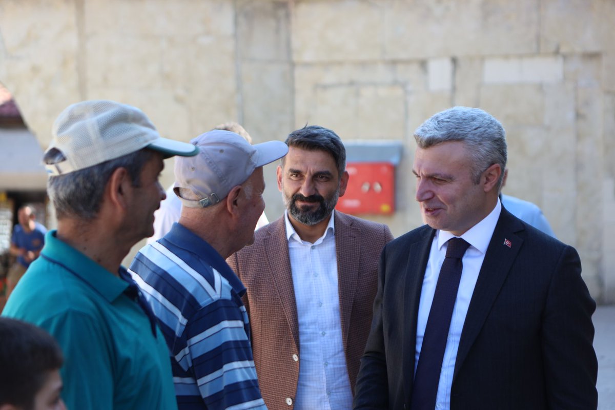 Safranbolu Kaymakamı @SAYazici_ , UNESCO Dünya Miras Kenti Safranbolu'da tarihi çarşı esnaflarımızla birlikte esnaf duasına katılarak yeni haftaya dualarla başladı. 

Tüm esnaflarımıza bereketli kazançlar diliyoruz.
#SafranboluKaymakamlığı  #Safranbolu #TarihiÇarşı #EsnafDuası