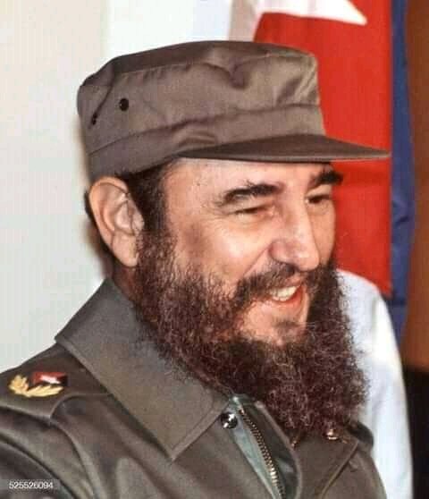 Giro5O's tweet photo. "¡Hermanos de toda el África, hermanos de todos los pueblos pobres del mundo, seguiremos juntos a ustedes hasta la victoria siempre!" #FidelPorSiempre #DíazCanelEnÁfrica #IslaRebelde https://t.co/RwleFDe41O