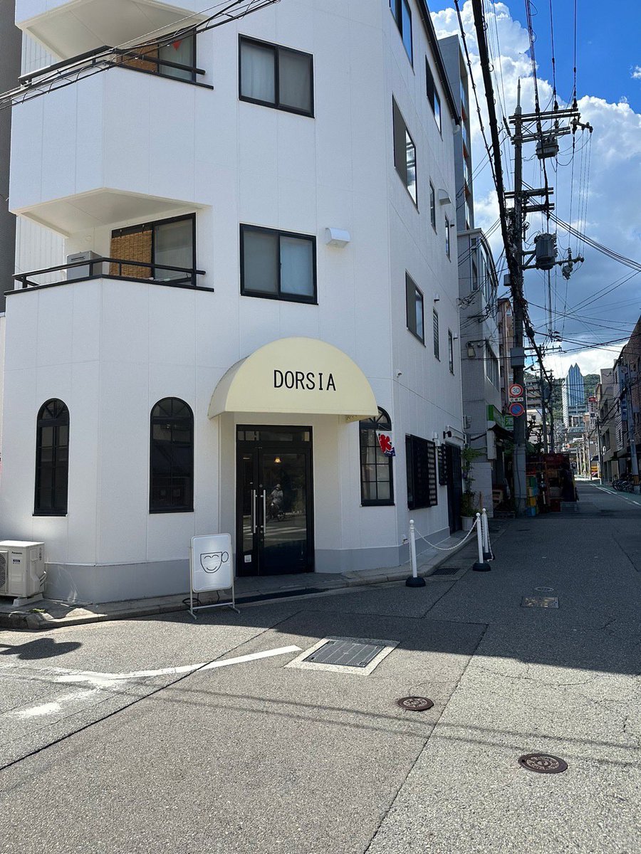 fuu_toon's tweet photo. 神戸三ノ宮にあるDORSIA
平山昌尚さんがデザインを担当した純喫茶。作品がたくさんあってテンションあがり、Amoちゃんが同日に来店していたことを知りさらに嬉しい気持ちになった日☺️ https://t.co/ptgY4E4rTn