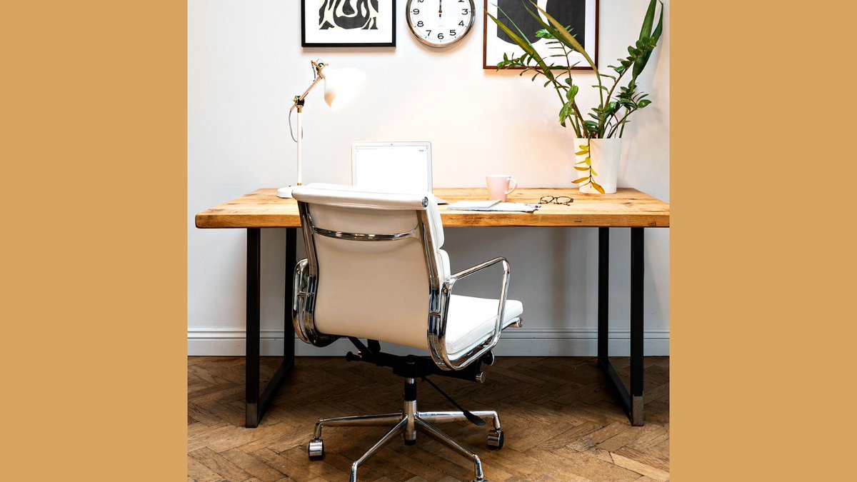Italian leather & ultimate comfort - the best type of office chair.

#mypash #whitechair #whiteofficechair #leatherchairs #leatherofficechair #chairdesign #homeofficefurniture #officechair #homeofficechair #furnitureinspiration #leatherchair #homeofficedecor #homeofficeideas