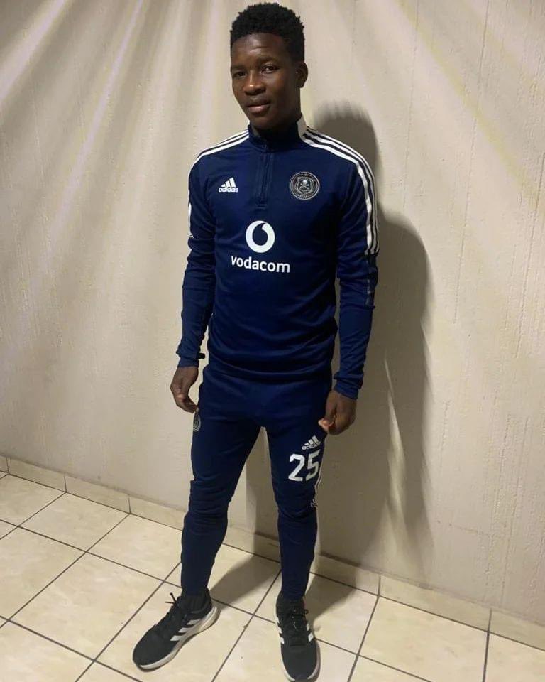 Orlando Pirates DDC have signed Mbekezeli ‘Mbazo’ Mbokazi, the defender who hails from Hluhluwe (KZN) is said to have a lot of potential.