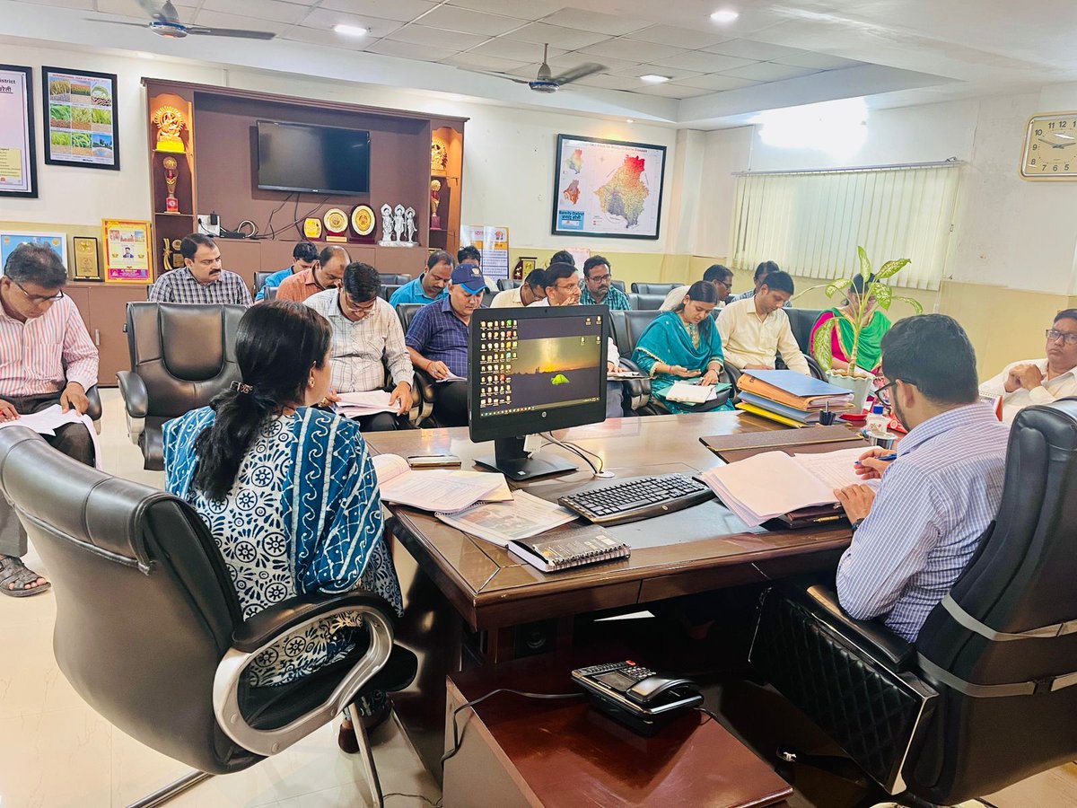 CdoBareilly's tweet photo. 📌#MMAYG में 29 अपूर्ण आवासों को पूर्ण करायें✅
📌NRLM में CCL के लिए BDOs बैंक से समन्वय कर निस्तारण करवायें✅
📌#नरेगा में लंबित भुगतान, 100 दिवस का रोज़गार और #अमृत_सरोवर पर विशेष ध्यान दें✅
📌अपूर्ण पंचायत भवन, सीएससी एवं अंत्येष्टि स्थल पूर्ण करवायें ✅ @InfoDeptUP https://t.co/OjzYwD8Lf8