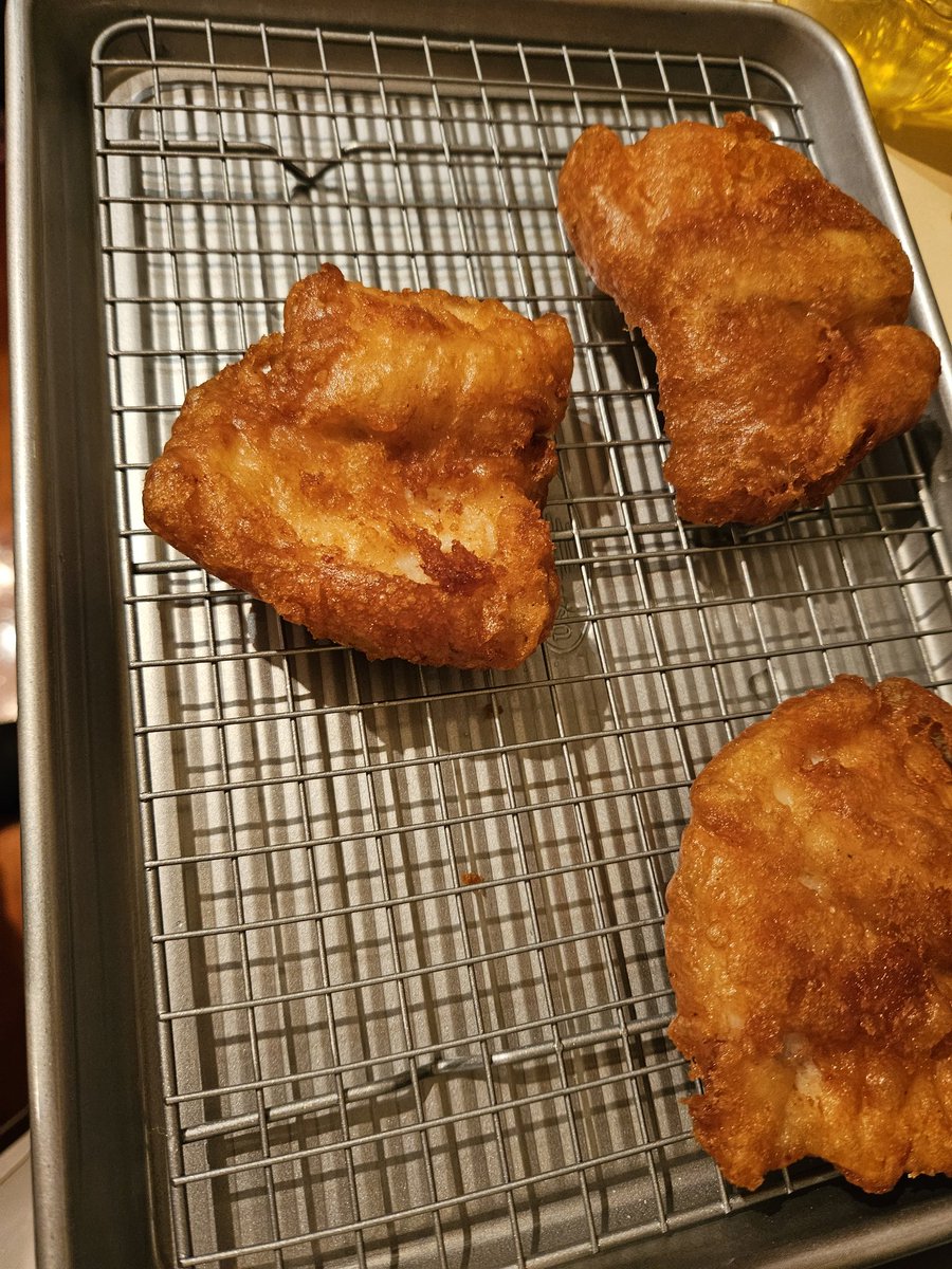 MixtUpMixy's tweet photo. Proper attempt at a beer battered #FishBurger. I think it worked our pretty damn good, if I may say so ๐๐
#ComputeCanCook https://t.co/8ovbEFaCbz