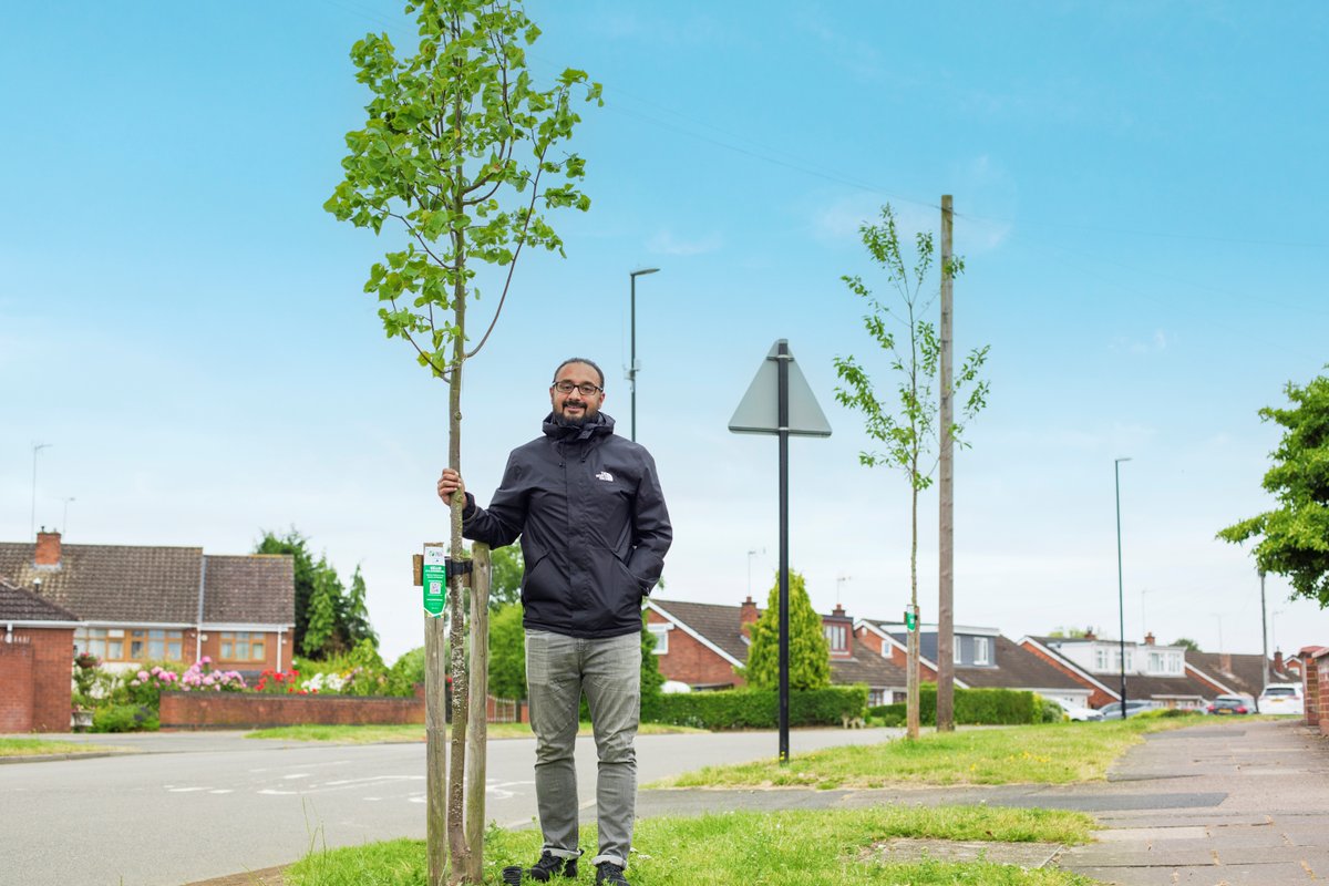 Residents and communities in Leeds can now green their own neighbourhoods by sponsoring the planting of new trees, thanks to a partnership with national charity @TreesforStreets.🌳 Interested? Learn more by going to leeds.gov.uk/trees and click on ‘Sponsor a street tree’.