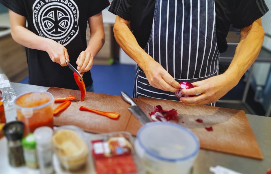 MentoringMoray's tweet photo. Getting hungry thinking back to our #MentoringYoungTalent Cook Off we held over the summer holidays! #Mentoring pairs gathered to compete for the coveted title of best #chef ๐จโ๐ณCan't beat delicious tacos and beef stir fry๐#yummy #MentoringMonday #moraypathways https://t.co/ETRBJP6lz0