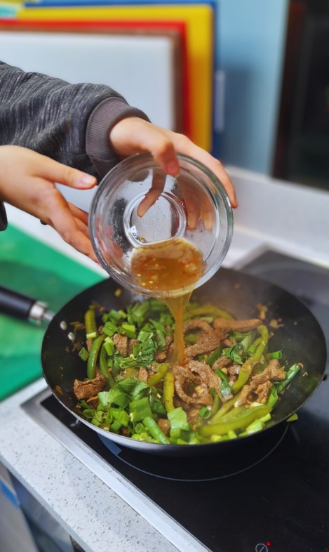 MentoringMoray's tweet photo. Getting hungry thinking back to our #MentoringYoungTalent Cook Off we held over the summer holidays! #Mentoring pairs gathered to compete for the coveted title of best #chef ๐จโ๐ณCan't beat delicious tacos and beef stir fry๐#yummy #MentoringMonday #moraypathways https://t.co/ETRBJP6lz0
